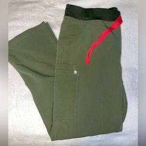 Women’s Figs Scrubs Kade in Dark Olive size L